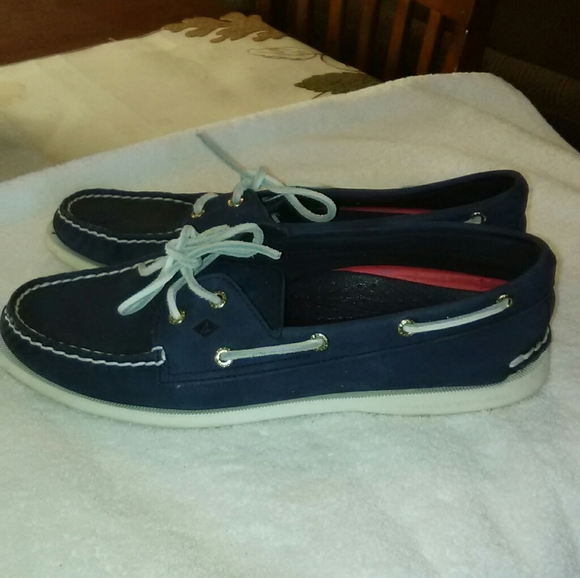 Sperry boat shoes blue